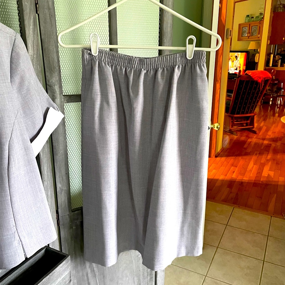 Elizabeth Williams Tan skirt and Short sleeve jacket